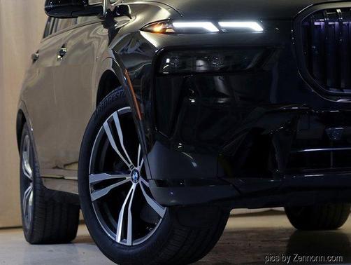2025 BMW X7 M60i