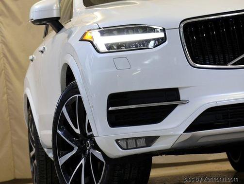 2018 Volvo XC90 T6 Momentum