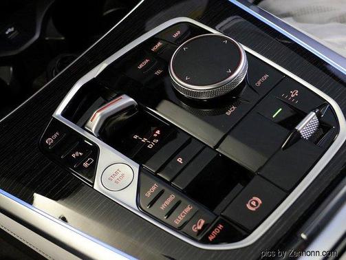 Mineral White Metallic 2026 BMW X5 PHEV xDrive50e