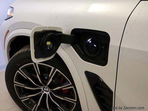 Mineral White Metallic 2026 BMW X5 PHEV xDrive50e