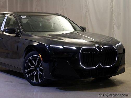 Carbon Black Metallic 2026 BMW 740 i xDrive