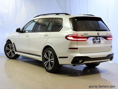 Mineral White Metallic 2026 BMW X7 xDrive40i
