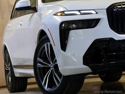 Mineral White Metallic 2026 BMW X7 xDrive40i