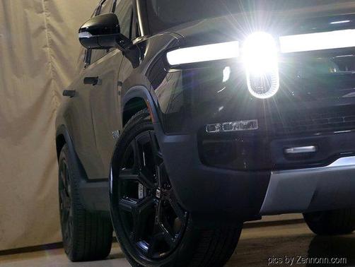 2023 Rivian R1S Adventure