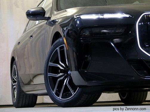 2025 BMW 760 760i xDrive