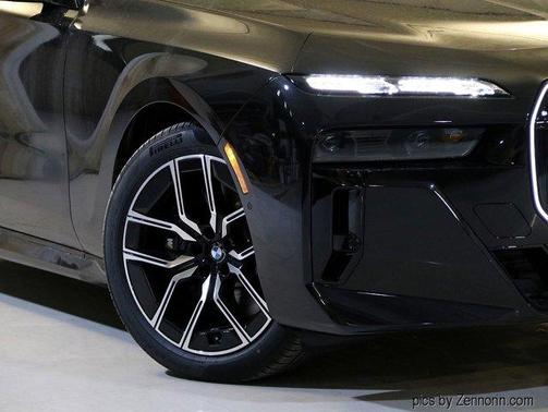 2025 BMW 760 760i xDrive