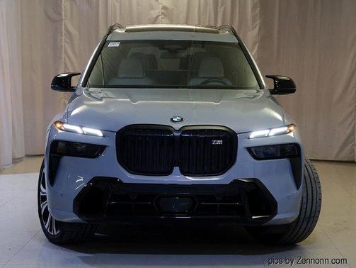 2025 BMW X7 M60i