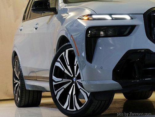 2025 BMW X7 M60i