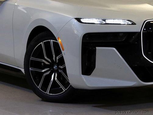 2026 BMW 750e xDrive