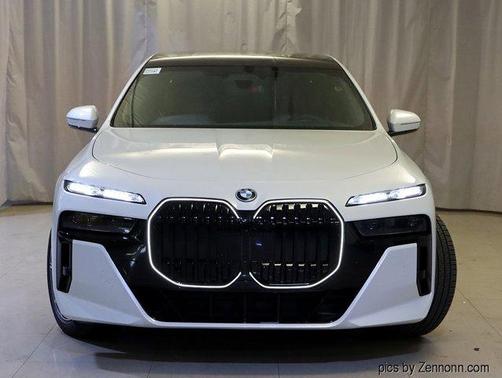 2026 BMW 750e xDrive
