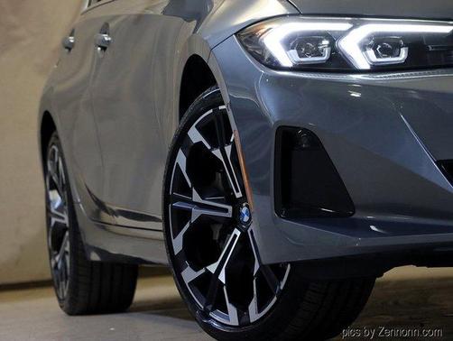 2025 BMW 330 i xDrive