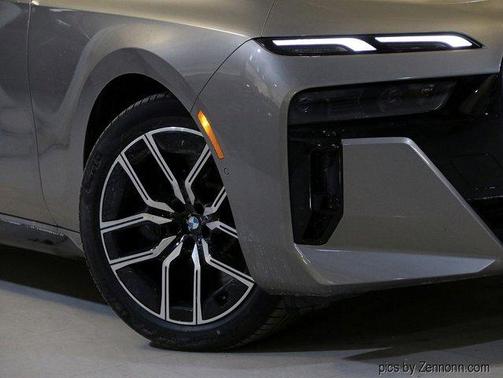 2025 BMW 760 760i xDrive