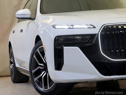 2025 BMW 760 760i xDrive