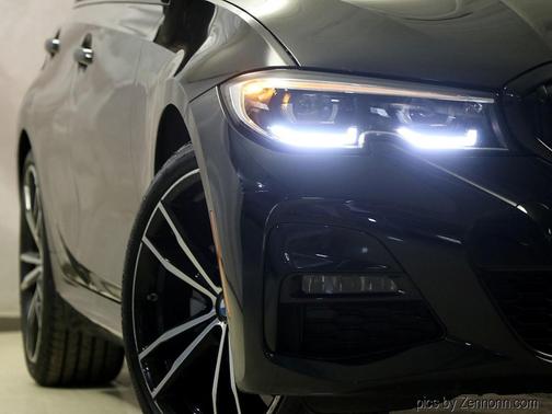 Photo 5 of 32 of 2020 BMW 330 i xDrive