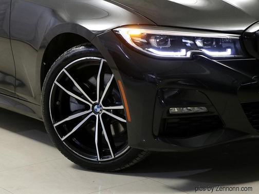 Photo 3 of 32 of 2020 BMW 330 i xDrive