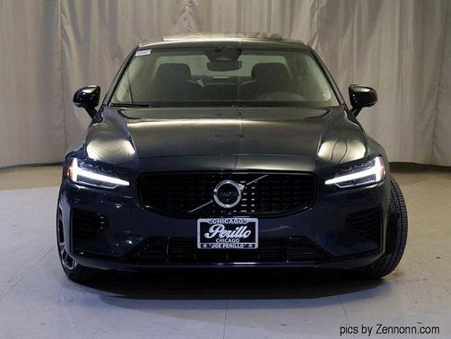 2023 Volvo S60 Recharge Plug-In Hybrid T8 Plus Dark Theme