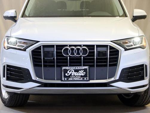 2023 Audi Q7 45 Premium Plus