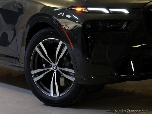 Gray Metallic 2027 BMW X7 xDrive40i