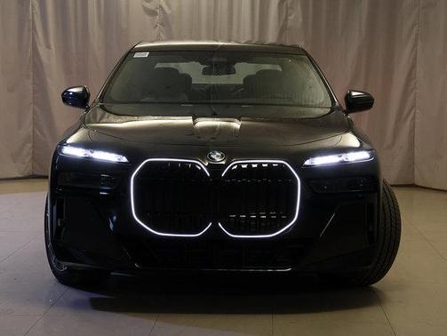 Black Sapphire Metallic 2026 BMW i7 XDrive60