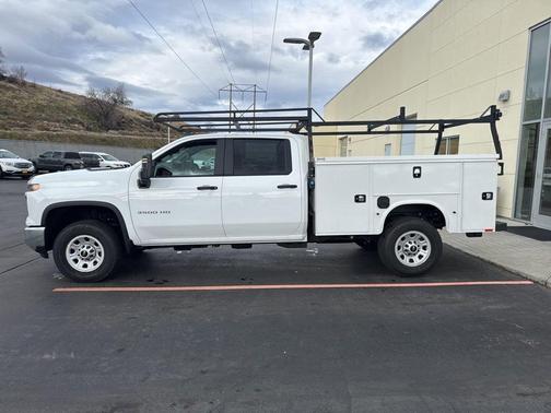 Summit White 2026 Chevrolet Silverado 3500 Crew Cab, Long Bed, WT Dual Rear Wheel, RWD