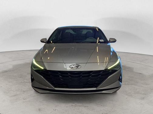 Shimmering Silver Pearl 2021 Hyundai ELANTRA SEL