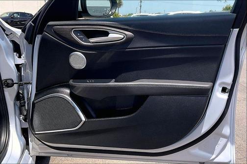 Moonlight Gray Metallic 2023 Alfa Romeo Giulia Ti
