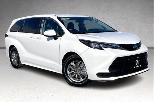 2024 Toyota Sienna LE