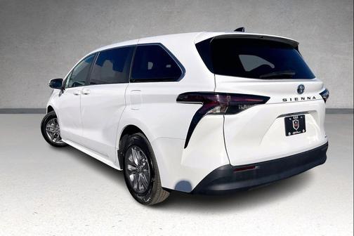 2024 Toyota Sienna LE