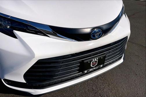 2024 Toyota Sienna LE