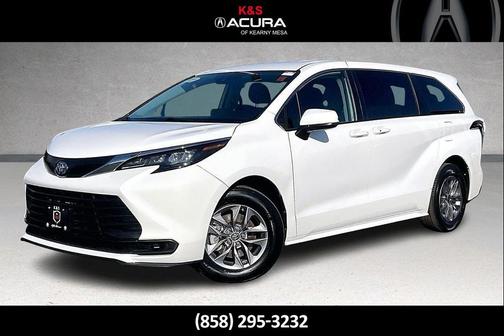 2024 Toyota Sienna LE