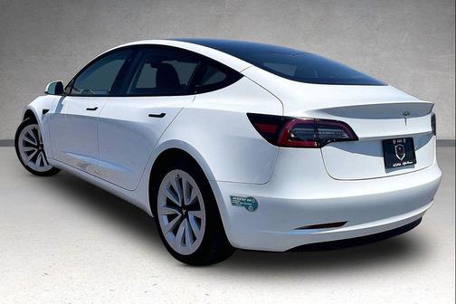 Pearl White Multi-Coat 2023 Tesla Model 3 Standard Range