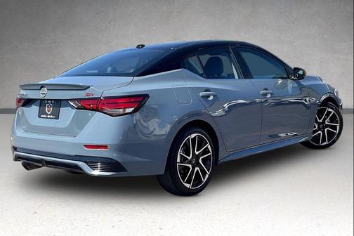 Atlantic Gray Metallic/Super Black 2024 Nissan Sentra SR