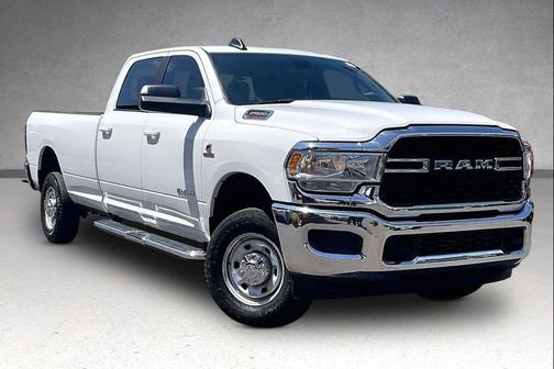 Bright White Clearcoat 2022 RAM 2500 Big Horn Crew Cab 4x4 8' Box