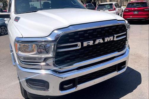 Bright White Clearcoat 2022 RAM 2500 Big Horn Crew Cab 4x4 8' Box