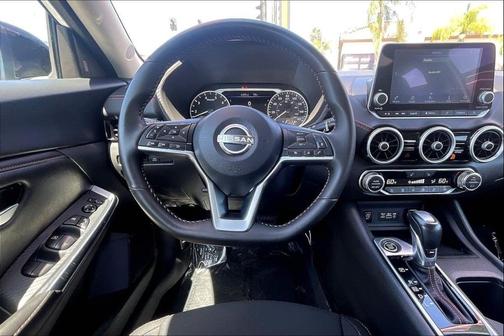 Aspen White Tricoat/Super Black 2025 Nissan Sentra SR