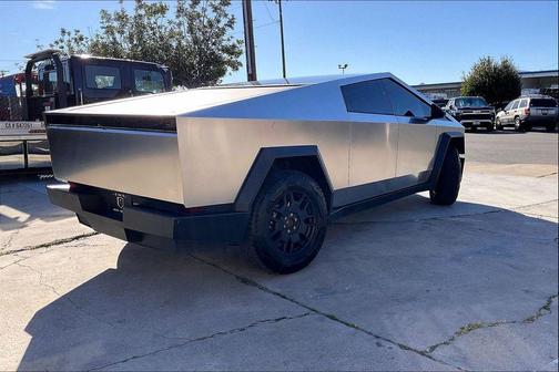 2024 Tesla Cybertruck Cyberbeast