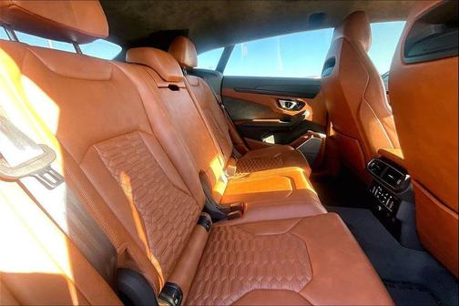 2022 Lamborghini Urus 