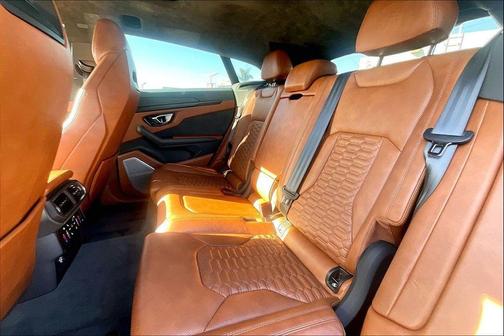 2022 Lamborghini Urus 