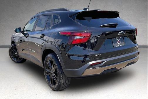 Mosaic Black Metallic 2026 Chevrolet Trax FWD ACTIV