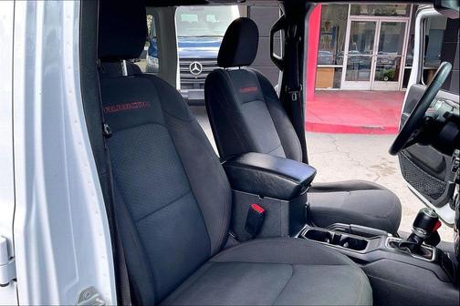 Bright White Clearcoat 2023 Jeep Wrangler Rubicon