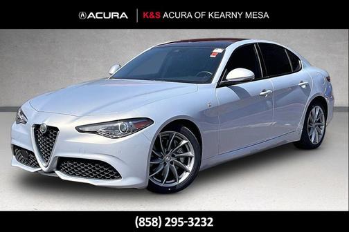 Moonlight Gray Metallic 2022 Alfa Romeo Giulia Ti