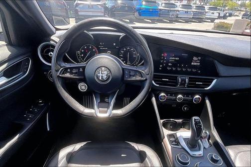 Moonlight Gray Metallic 2022 Alfa Romeo Giulia Ti