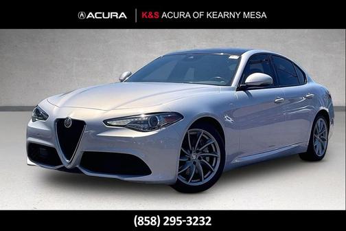 Moonlight Gray Metallic 2022 Alfa Romeo Giulia Ti