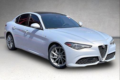 Moonlight Gray Metallic 2022 Alfa Romeo Giulia Ti