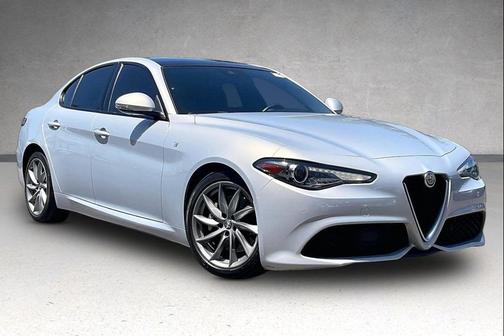 Moonlight Gray Metallic 2022 Alfa Romeo Giulia Ti