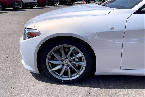 Moonlight Gray Metallic 2022 Alfa Romeo Giulia Ti