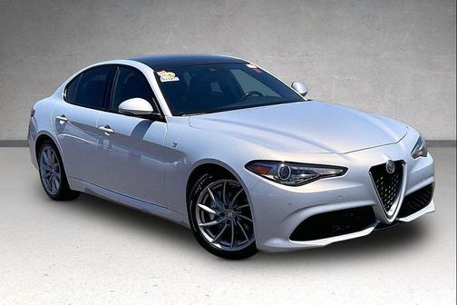 Moonlight Gray Metallic 2022 Alfa Romeo Giulia Ti