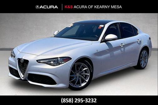 Moonlight Gray Metallic 2022 Alfa Romeo Giulia Ti