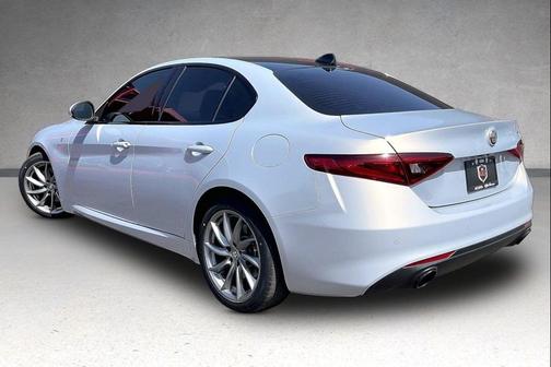 Moonlight Gray Metallic 2022 Alfa Romeo Giulia Ti
