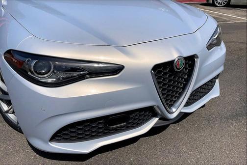 Moonlight Gray Metallic 2022 Alfa Romeo Giulia Ti
